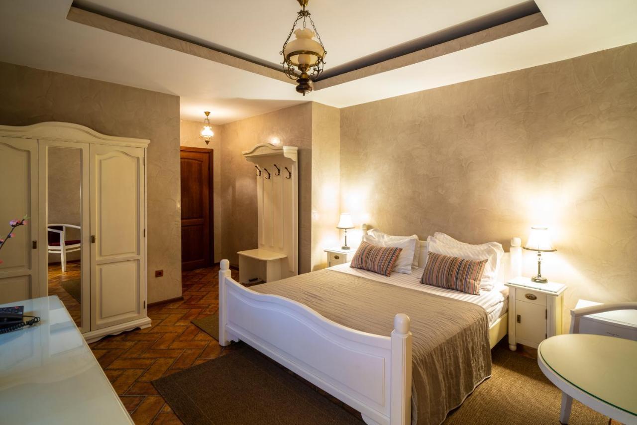 Hotel Europa Târgu Jiu Екстериор снимка