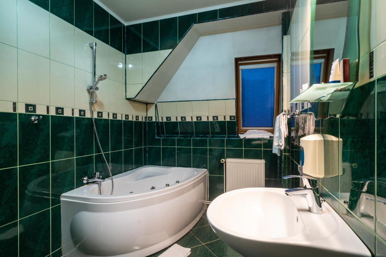 Hotel Europa Târgu Jiu Екстериор снимка