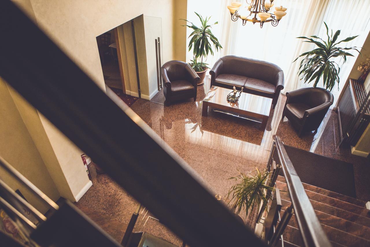 Hotel Europa Târgu Jiu Екстериор снимка